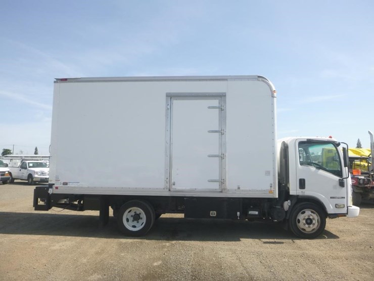 2013-isuzu-npr-image-7