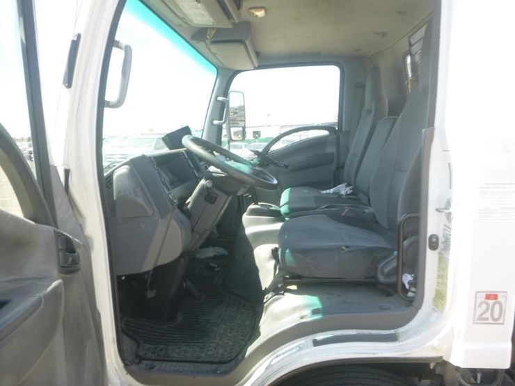 2014-isuzu-nqr-image-14
