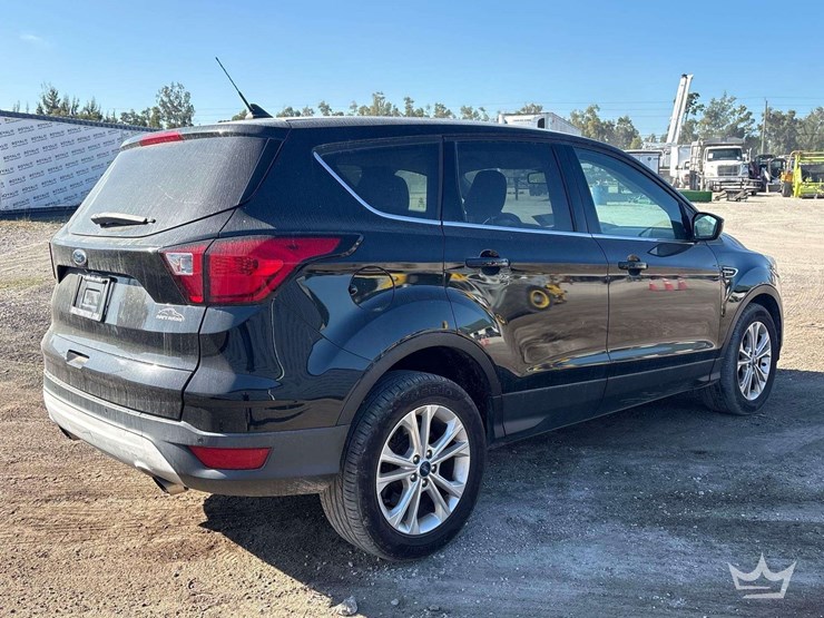 2019-ford-escape-image-3