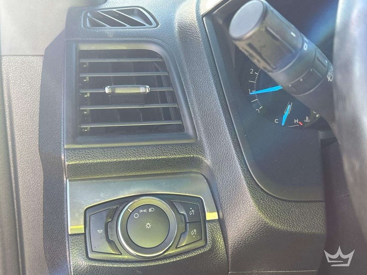 2017-ford-explorer-image-15