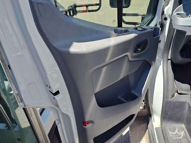 2019-ford-transit-image-10