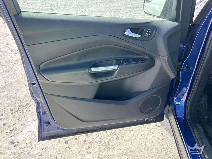 2016-ford-escape-se-image-11