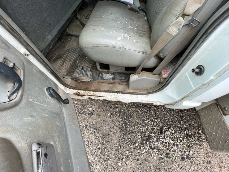 1998-chevrolet-3500-image-14