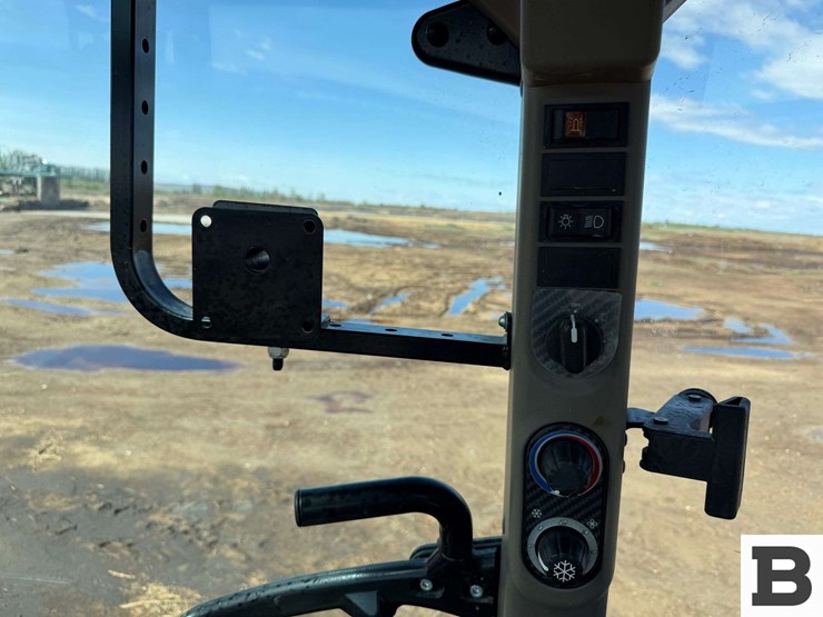 case-ih-farmall-105u-image-67