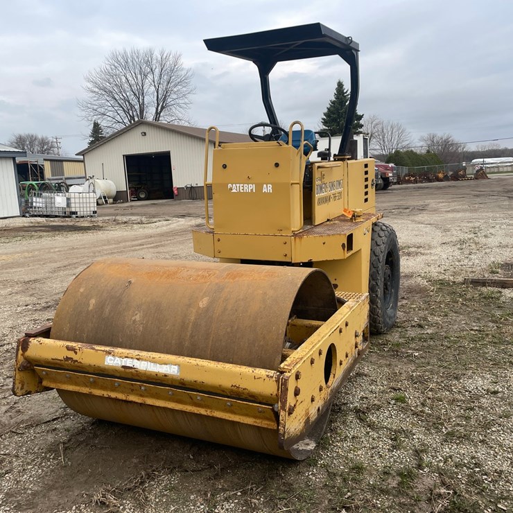 #4048 • CAT Compactor