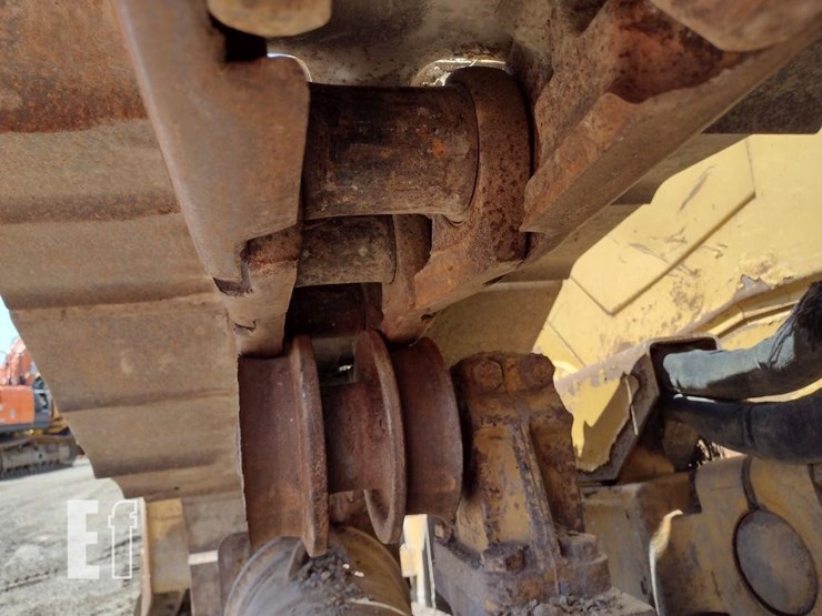 2014-caterpillar-d6t-xw-image-16