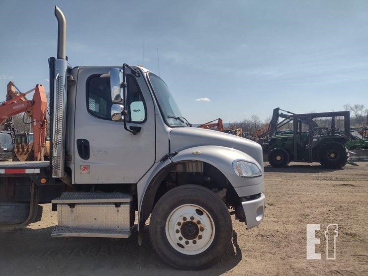 2015-freightliner-business-class-m2-106-image-20