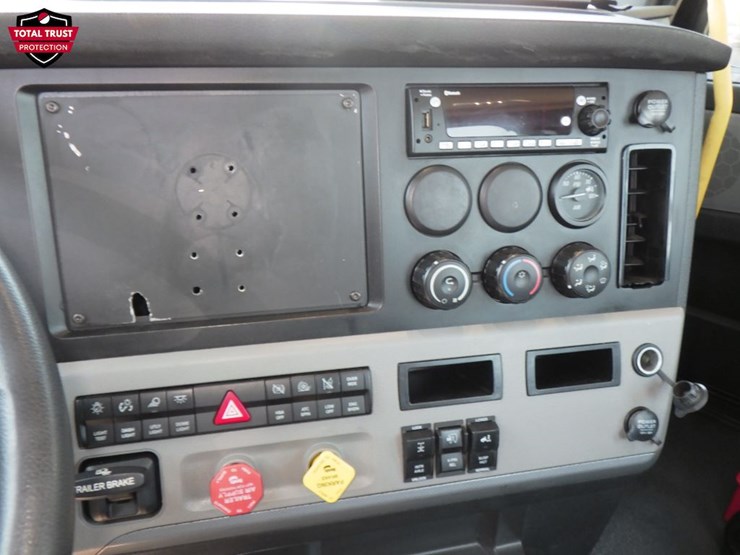 2022-freightliner-cascadia-116-image-16