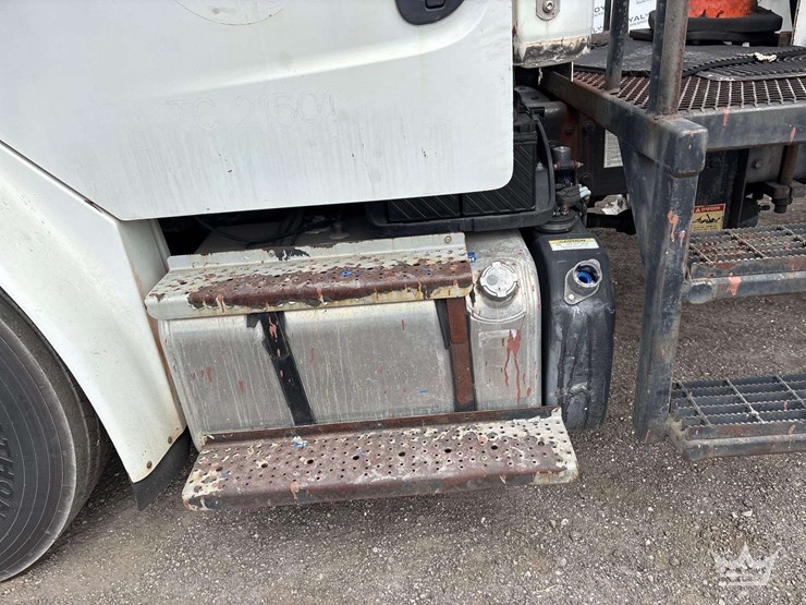 2015-freightliner-m2-106-image-20