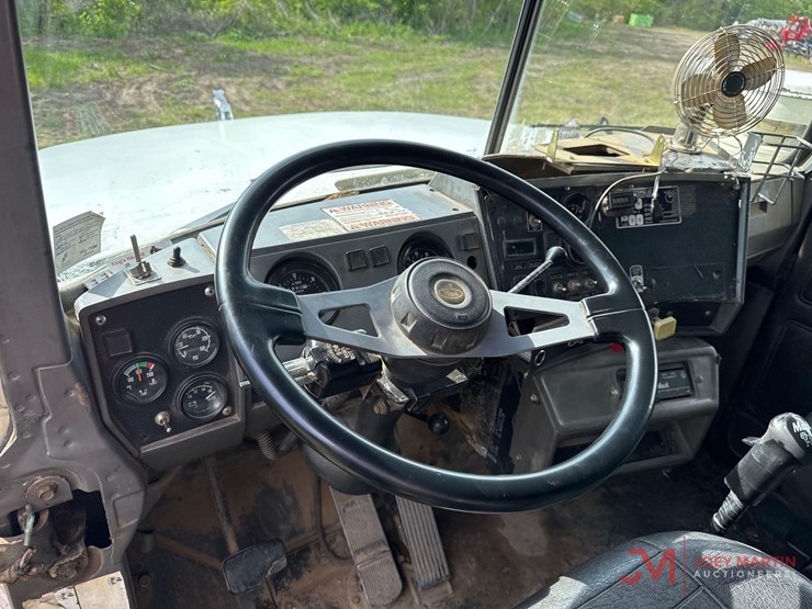 1999-mack-rd690s-image-16