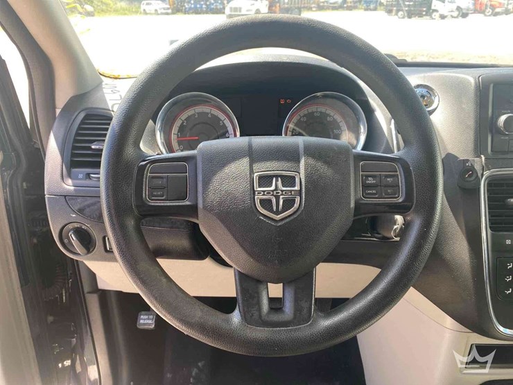 2016-dodge-grand-caravan-image-26