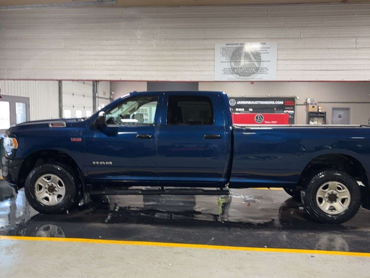 2019-dodge-3500-image-2