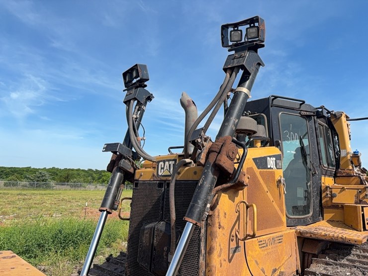 2016-caterpillar-d6t-image-15