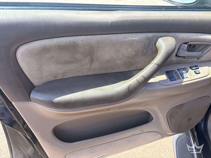 2003-toyota-sequoia-image-10