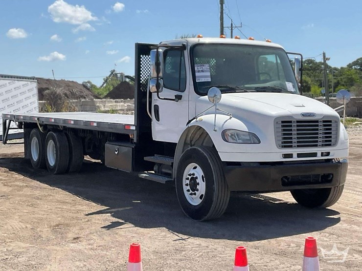 2016-freightliner-m2-106-image-2