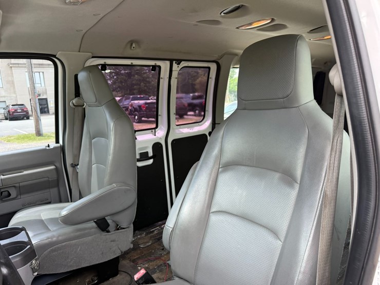2011-ford-cargo-image-37