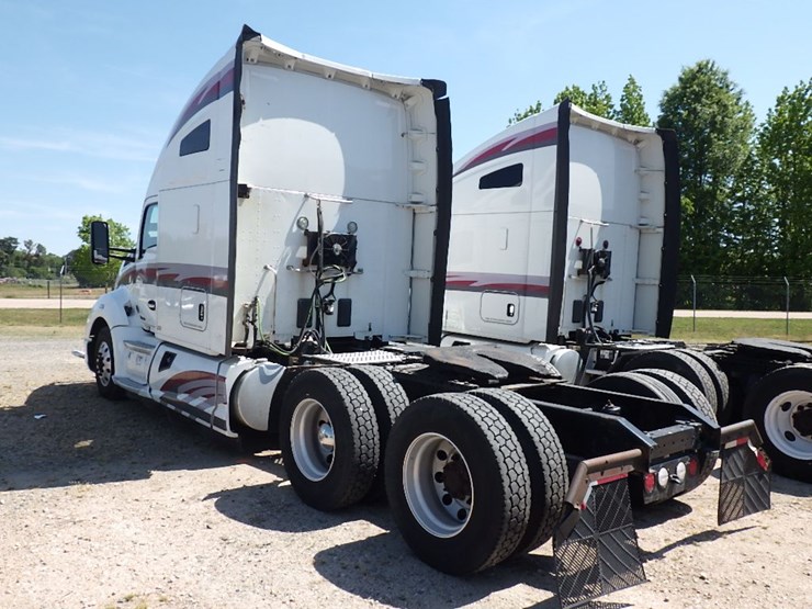 2016-kenworth-t680-image-17