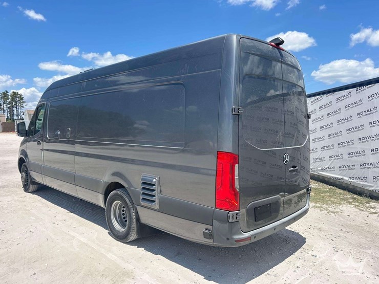 2021-mercedes-benz-sprinter-4500-image-4