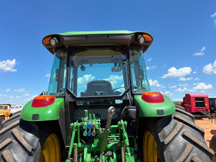 2017-john-deere-6120e-image-6