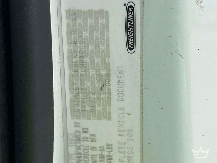 2012-freightliner-m2-106-image-5
