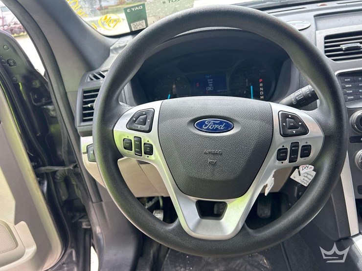 2015-ford-explorer-image-13