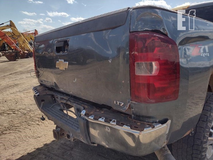 2011-chevrolet-silverado-2500hd-ltz-image-24