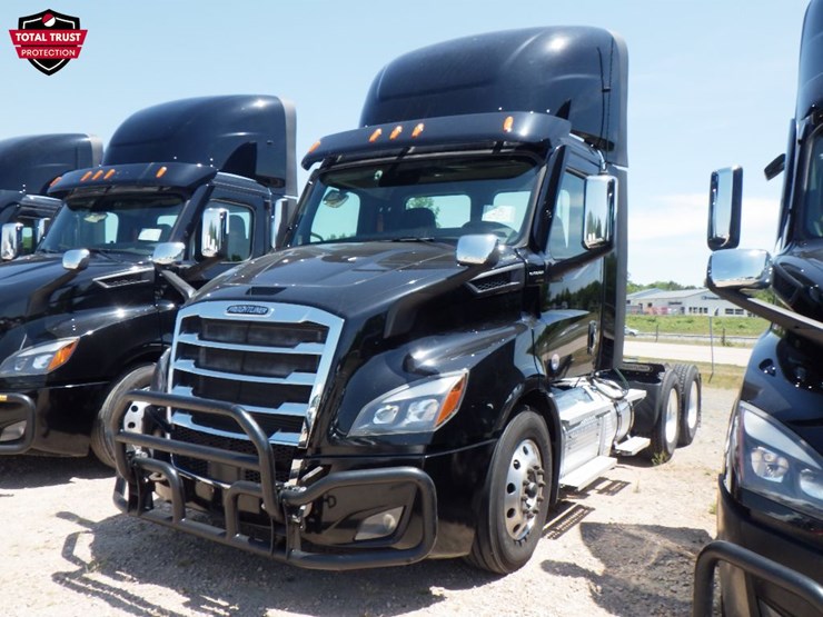 2022-freightliner-cascadia-116-image-1