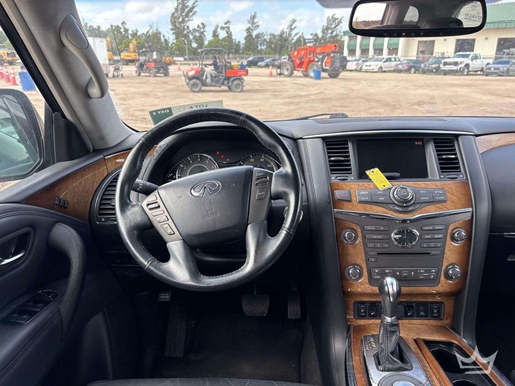 2012-infiniti-qx56-image-17