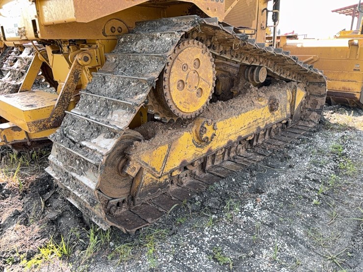 2016-caterpillar-d6t-image-7