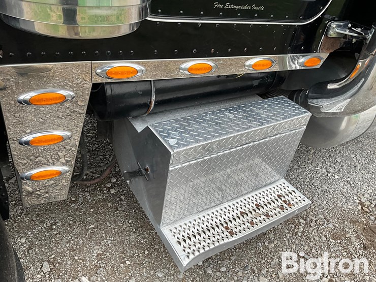 2006-peterbilt-379-image-13