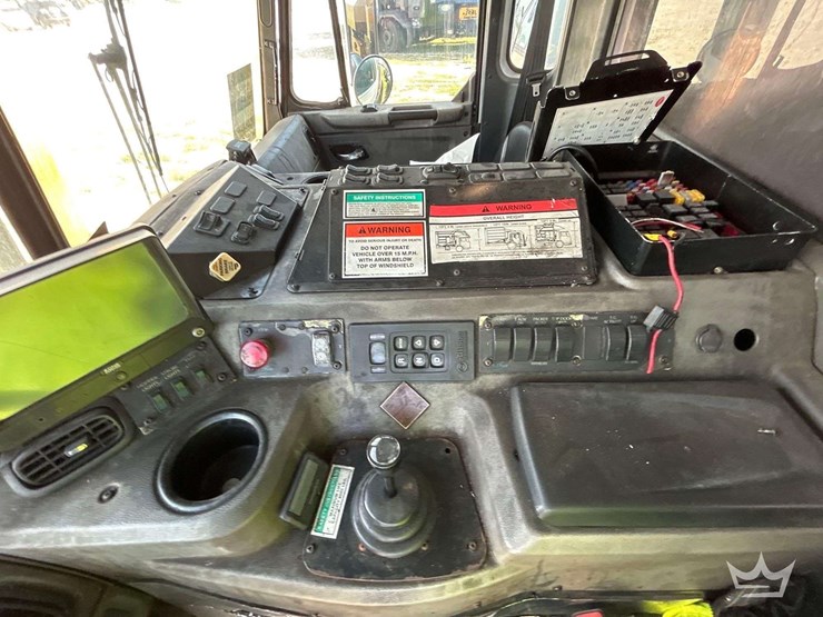 2019-peterbilt-520-image-25