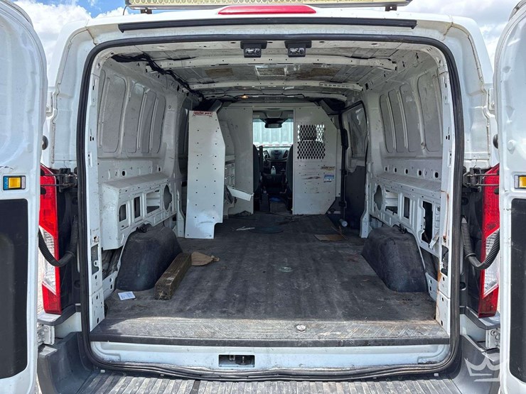 2015-ford-transit-image-15
