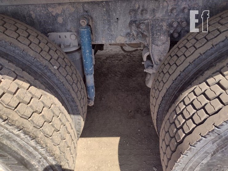 1999-kenworth-t800-image-16
