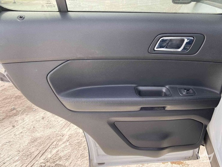 2018-ford-explorer-image-18