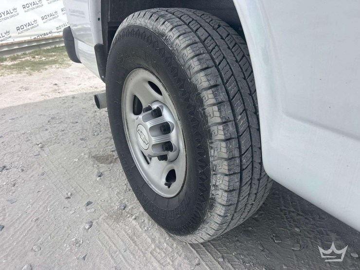 2019-chevrolet-express-2500-image-25