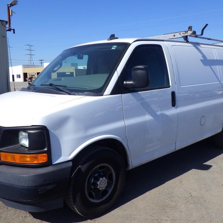 2017 CHEVROLET EXPRESS 2500