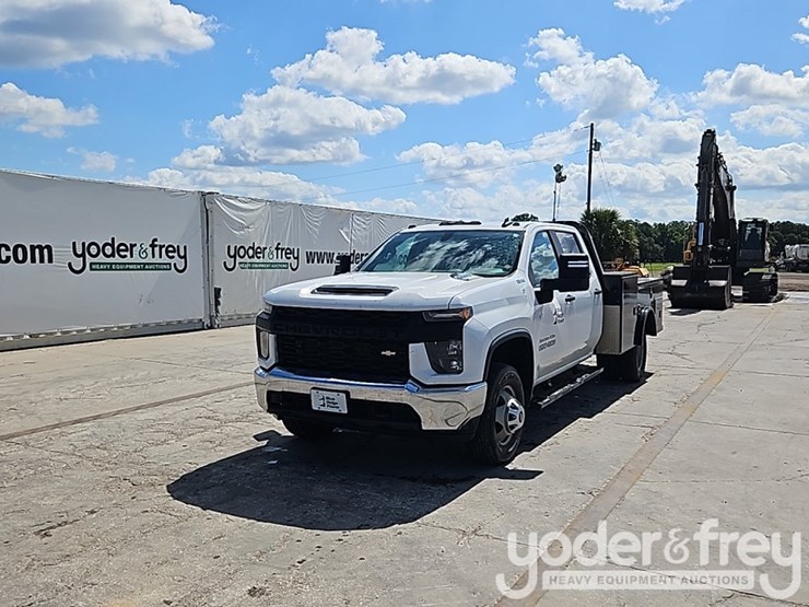 2022-chevrolet-3500hd-image-2