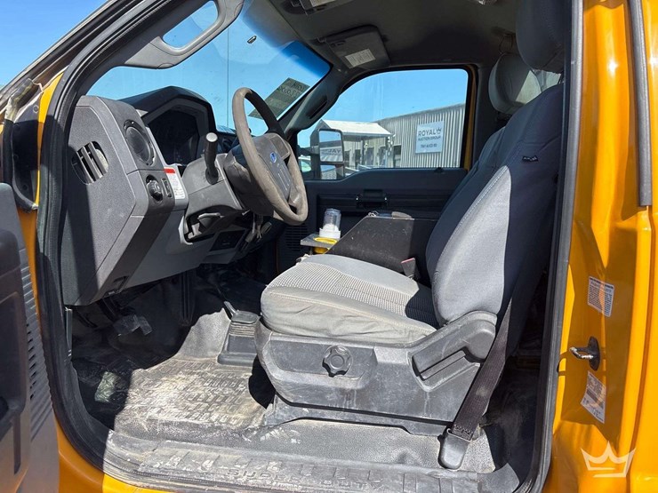 2014-ford-f550-image-12