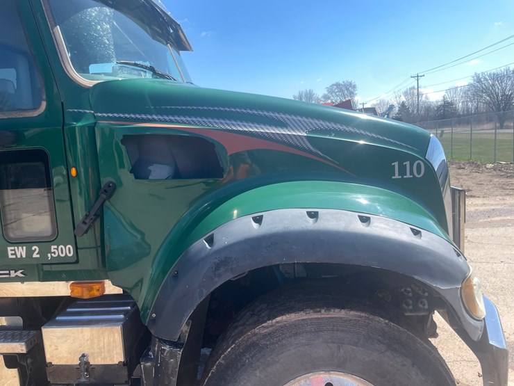 2013-mack-granite-104fr-image-40