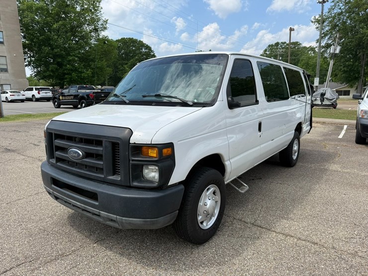 2011-ford-cargo-image-1