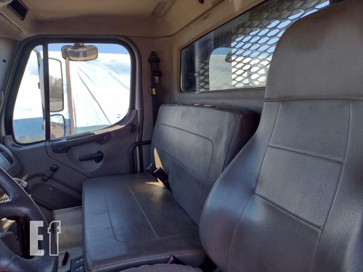 2015-freightliner-business-class-m2-106-image-12