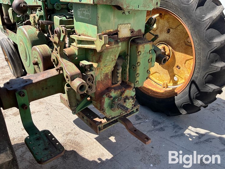 1958-john-deere-520-image-10