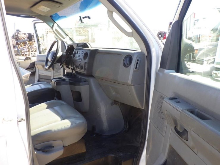 2011-ford-econoline-350-image-6