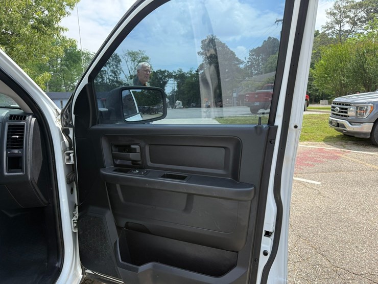 2016-dodge-1500-image-30