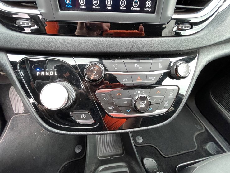 2018-chrysler-pacifica-image-51