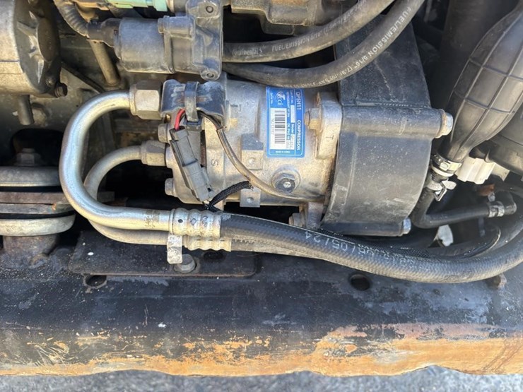 2016-bobcat-t650-image-36