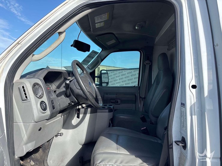 2014-ford-e350-image-12