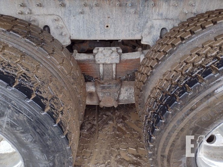 2015-caterpillar-ct660s-image-18