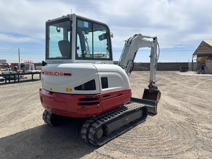 2020-takeuchi-tb240-image-3