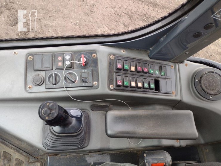 deere-204l-image-7